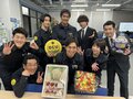 『DCU』阿部寛ら出演陣が“副隊長”高橋光臣の誕生日を祝福「ほんといいチーム」「笑顔が素敵」の声