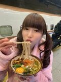 もえあず、新幹線ホームで立ち食いそば「本場の信州でおそば食べられたのうれしい」