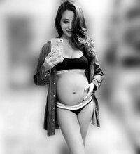 窪塚洋介の妻・PINKY、妊娠6ヶ月のお腹をSexyに公開