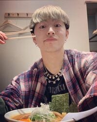 佐野玲於、小森隼とラーメンを堪能　2ショットも公開しファン歓喜「かっこよすぎて心臓やばい」「こもれお最高」