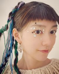 桐谷美玲、個性派ヘアメイクでのオフショットを公開「芸術的だね」「素敵過ぎる」とファン称賛