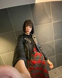 モデル雀士・岡田紗佳の“蔵出しショット”に称賛の声「カッコ可愛い」「癒される」