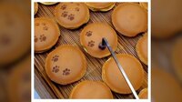 【動画】どら焼きに“キュートな肉球”の焼印…作業風景に耳と目が癒やされる