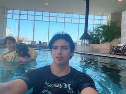  アレク、4人で約18,000円のほぼ貸し切りのプール「一ヶ月以内に3回目」 