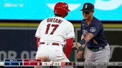 引っかからないよ！と“余裕顔” 大谷翔平が完璧盗塁 相手選手のフェイクにも「ニヤリ」と交わす