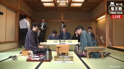 羽生善治竜王、タイトル100期に王手か無冠の危機か　広瀬章人八段と対局中／将棋・竜王戦七番勝負第5局