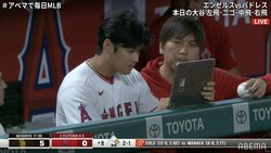 大谷翔平、4打数無安打に即“反省会”相棒イグレシアスとベンチで映像チェック「勉強熱心」「仲いいな」
