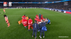 「Ｗ杯は間に合う？」久保建英、担架で負傷交代…ハムストリングの肉離れか「まじで最悪なんだが」「軽傷であってくれ」ファン悲鳴