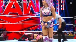 妖精女子レスラー、“狂気の変貌” 闇堕ちする姿にパートナーがドン引き！ 「あれ、引いてません？」実況困惑