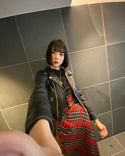 モデル雀士・岡田紗佳の“蔵出しショット”に称賛の声「カッコ可愛い」「癒される」