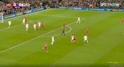 「対人最強」「エグすぎる」リバプール遠藤航が完璧すぎるボール奪取を炸裂した瞬間　相手の動きを読みきって潰す→切り替え0秒のスルーパスで2次攻撃のチェンス演出