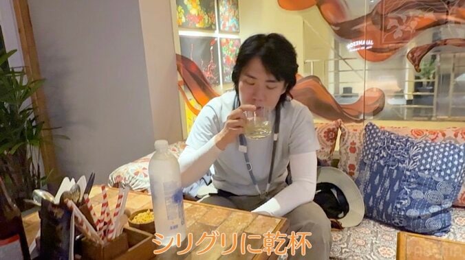 【写真・画像】令和ロマンくるま、インドのバーに大興奮！シーシャも堪能「すみません、電通の飲み方をしてしまいました」　2枚目