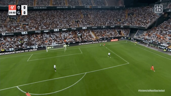 無双！ 久保建英のライン際切り返し→強靭ボールキープが「鬼だな」「まじで上手すぎる」敵守備陣を翻弄した一部始終 3枚目