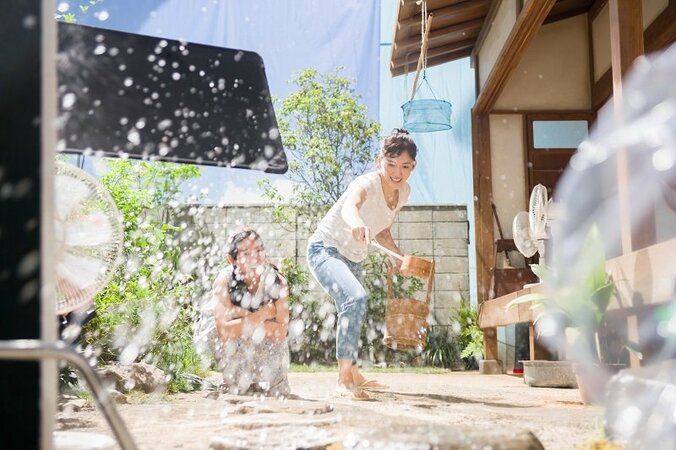 綾瀬はるか、新CM撮影で縁側がある一軒家に「実家を思い出しますね」 5枚目