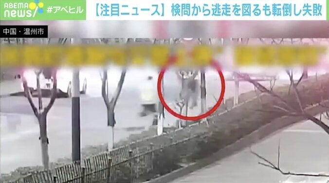 急停車したナンバーのないベンツ、飲酒運転の男が逃亡 中国・温州市 1枚目