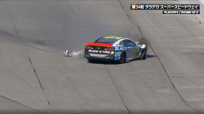 ドライバー激白「一瞬、息も止まった」 プレーオフの熱戦で米騒然…マシン炎上も自力で脱出「無事で良かった」安堵の声 4枚目