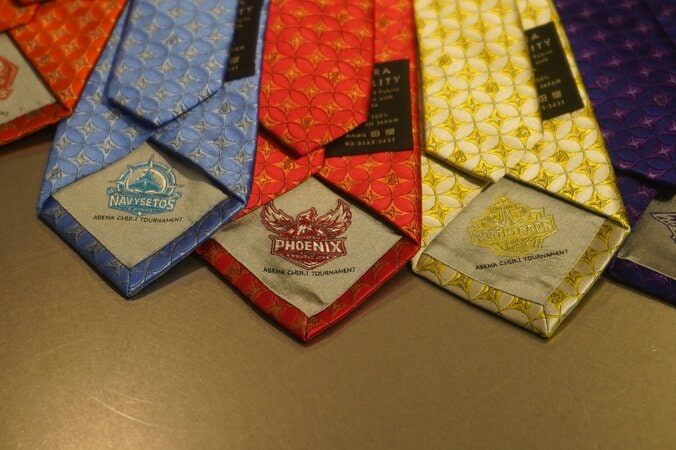 裏地に刺繍されたチームロゴ
