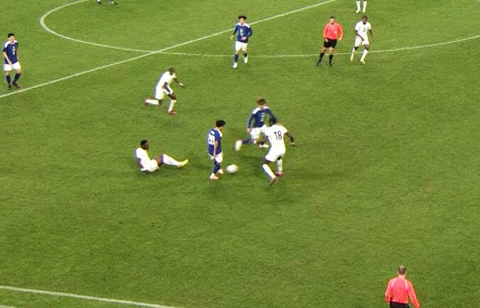 【写真・画像】「それはメッシです！」堂安律の“４人翻弄スーパーゴール”が「ロッベンに見えたわ」「ほぼサラー」スター彷彿論でSNS沸騰　1枚目