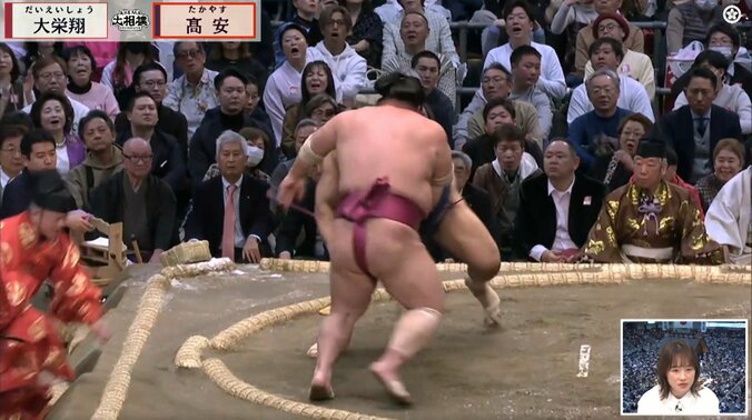 「行司に助けられた！」ベテラン実況も驚愕の展開 「珍しいものみた」土俵際の攻防が話題 3枚目
