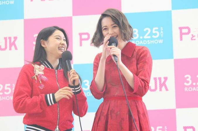 まるで漫才コンビ！？ 土屋太鳳×玉城ティナ、映画『PとJK』仲良しトークショー 3枚目