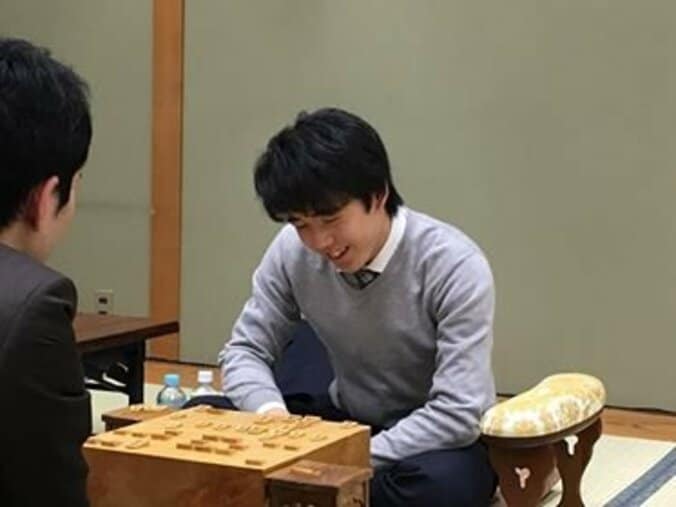 藤井聡太七段、順位戦17連勝達成！　門倉啓太五段に勝利　一期抜けへさらに前進／将棋・順位戦C級1組 1枚目