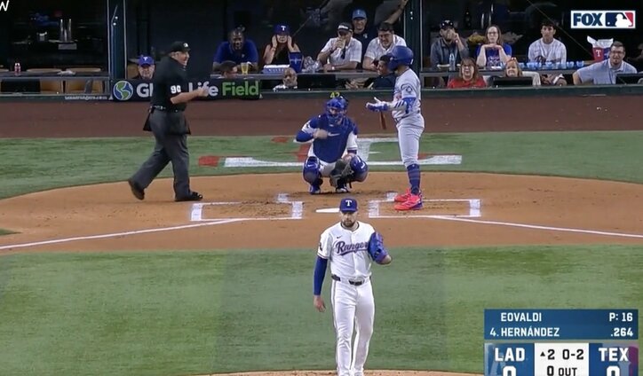 【写真・画像】一体、何が起きた…！？ ド軍ベンチ、まさかの判定に“イライラ”「どうした」「なんで？」 “打者ピッチクロック違反”でテオスカーが無念すぎる三振「可哀想すぎ」　1枚目