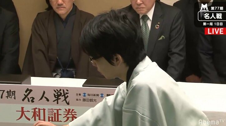 4連覇目指す佐藤天彦名人 初挑戦の豊島将之二冠 注目の第1局開始/名人戦七番勝負