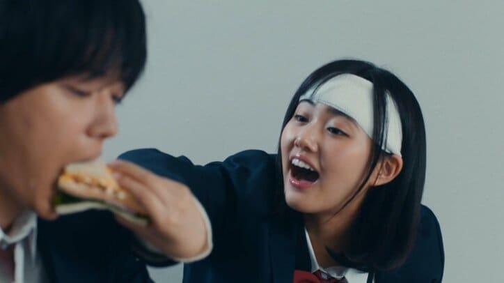 半裸での猥褻写真を撮影され脅迫「もう死ぬしかない」追い詰められた高校生は歩道橋から身を乗り出し…『泥濘の食卓』