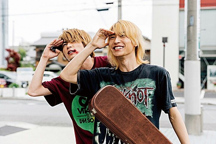 阿部顕嵐&板垣瑞生「まるで中学のダチみたい」自宅で遊ぶほどの濃密な仲に、再共演はジョジョ的なコンビを希望?!