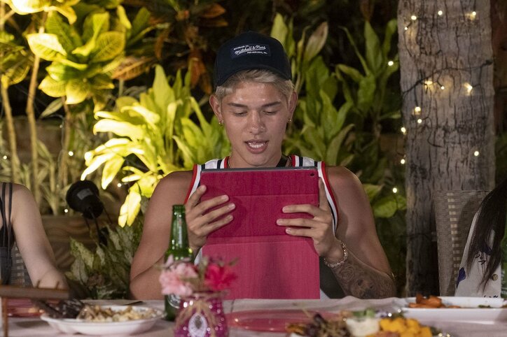 美人すぎるカフェ店員、好きな人と他の女とのイチャイチャ2ショットに動揺「めっちゃ美男美女…」