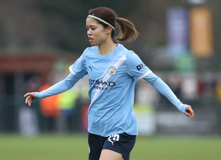 「AIではなくリアル？」長谷川唯の“衝撃リフティング”に世界騒然！「マラドーナを思い出す」「男子マンCに加入しないかい？」神業技術に海外ファン感嘆