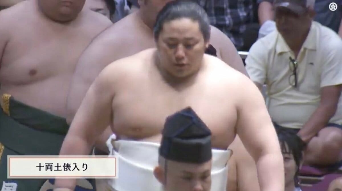 工場直売 何あの柄？」「かわいい」「逆さミッキーじゃん」新十両23歳の 相撲