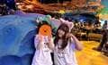 華原朋美、息子とディズニーシーへ お揃いのTシャツを着た親子ショットも披露