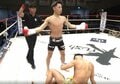「空手えぐっ」「足が破壊された」空手王者のカーフで衝撃KO 崩れ落ちる様子に「骨折してるかも」驚きと心配の声