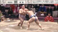30発超の激しい突っ張り合い