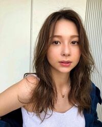 Nikiの大人な雰囲気漂うオフショットに「安定の可愛いさ」「スタイル良すぎ」と反響