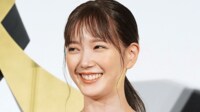 本田翼(32) フランス・パリで美脚際立つMIUMIU私服コーデ「鼻血出そう」「セクシーボンジュール」