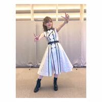 声優・鬼頭明里「ライブ衣装全部可愛い」　清楚ドレスからへそ出しスタイルまで…どのコーディネートが一番好き？