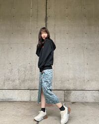 「パーカー女子最高」「めちゃめちゃ可愛い！」柏木由紀、ほんのり女子感演出した全身コーデショットに反響