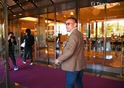 「オーラすごい！」日本代表復帰の長友佑都、“貫禄の宿舎入り”が大反響！ イタリア系ファッション＆爆笑ジョークに「周りが笑顔になるし雰囲気が良くなる」などの声