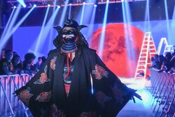 「サイズ差すごい」世界的人気の日本人レスラーと超人気ロックバンドの“異色ショット”が実現…ギャップ全開の笑顔に“両陣営”ファンが歓喜