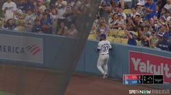 ドジャース戦中継で映った微笑ましい光景 急接近したテオファンがテンションMAXに