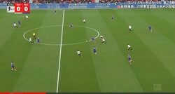 「ガチで上手い」佐野海舟、まさかの“一瞬の動き”「ドン引きやん」相手2人を置き去り→密集を切り裂くドリブル突破