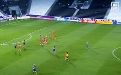 「奇策すぎるw」U-23中国代表の“秘密兵器”に騒然！ 201センチのGKがFW起用され“圧倒的な高さ”を見せつけた瞬間「若島津健かよw」「初めて見たかもしれん」「マジか」