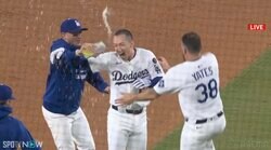 「大谷の前でサヨナラ」ドジャース“伏兵”劇的逆転サヨナラ打で大はしゃぎ…解説の元メジャーリーガー“予言的中”も話題に