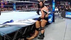 「これはやばい」リング下の鋼鉄でギロチンKO レスラーの“残虐な応用技”に「ロープでやるやつじゃんｗ」場内騒然