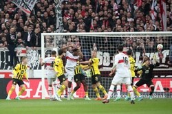 ドルトムント、10人のシュトゥットガルトに3失点喫し痛恨ドロー…遠藤航はフル出場