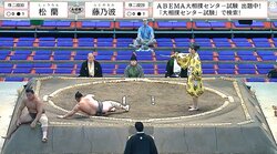 「何が起きた？」力士が突如、倒れ込んだ…土俵際の“珍手”で大逆転 アクロバティックな決着にファン騒然