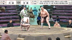 46歳・超巨体力士、“顔面鷲づかみ”の規格外な攻め 19歳序二段力士に圧勝で「体格差えぐ」「顔面つかんだ」ファン騒然