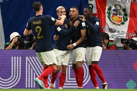 【W杯】前回王者のフランス、豪州相手に4-1逆転勝利　ベテランFWジルーが2ゴールで代表最多得点タイへ